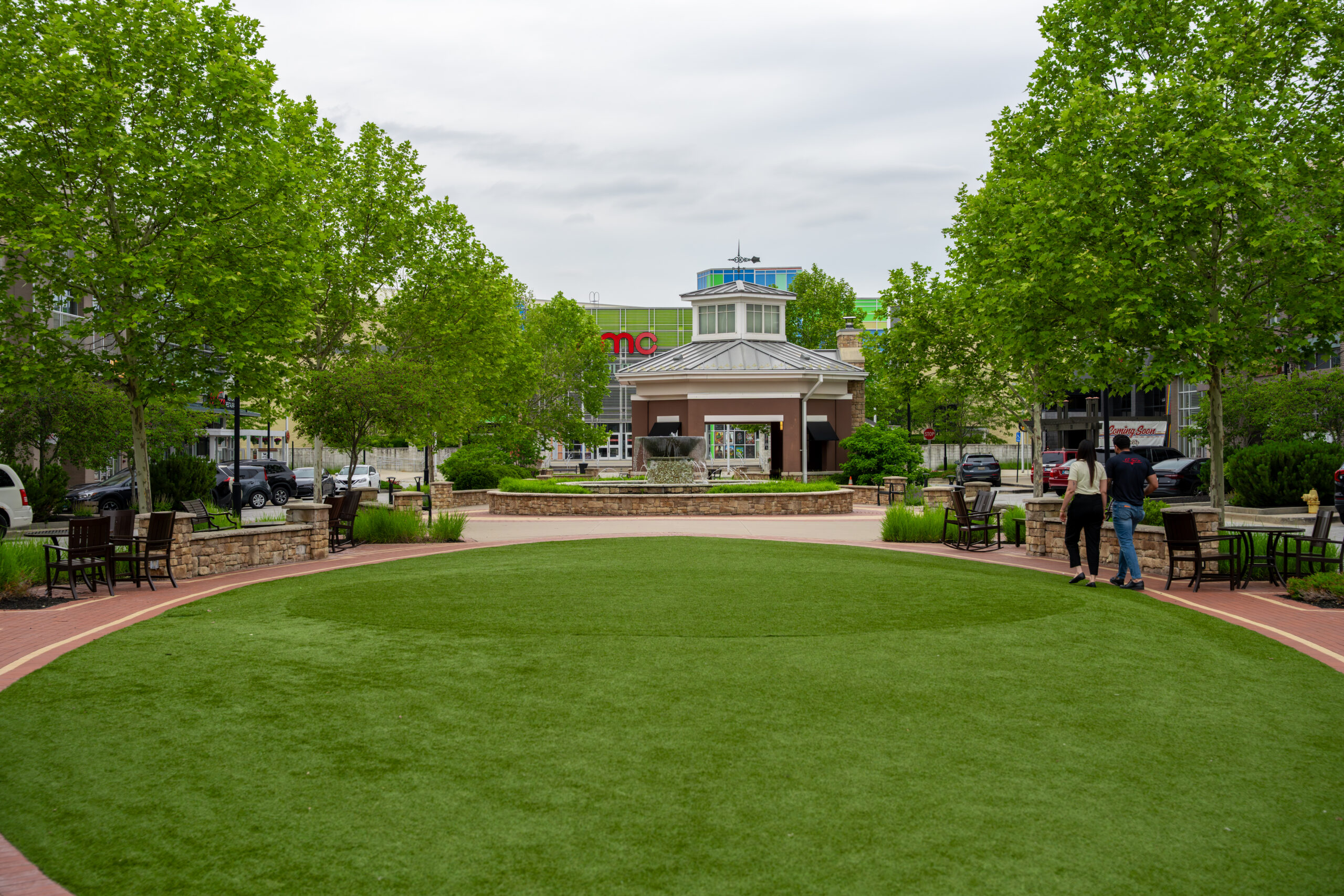 Picture of a courtyard in a shopping area in Plainfield, Indiana