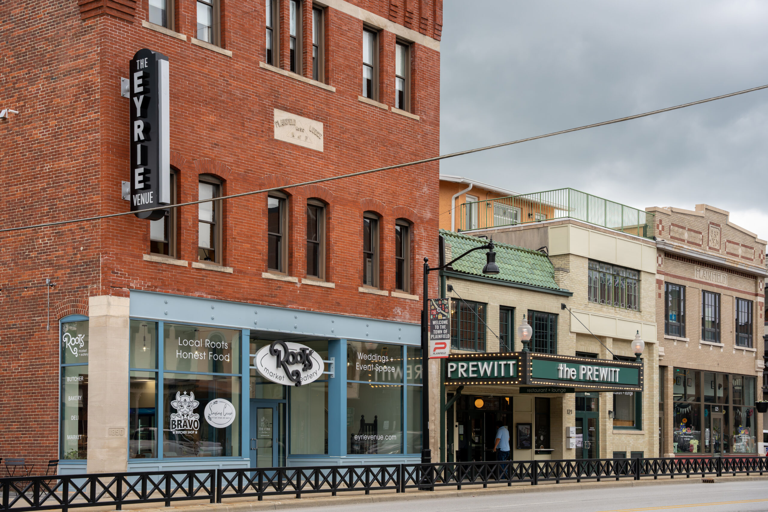 Exterior picture of storefronts in downtown Plainfield, Indiana