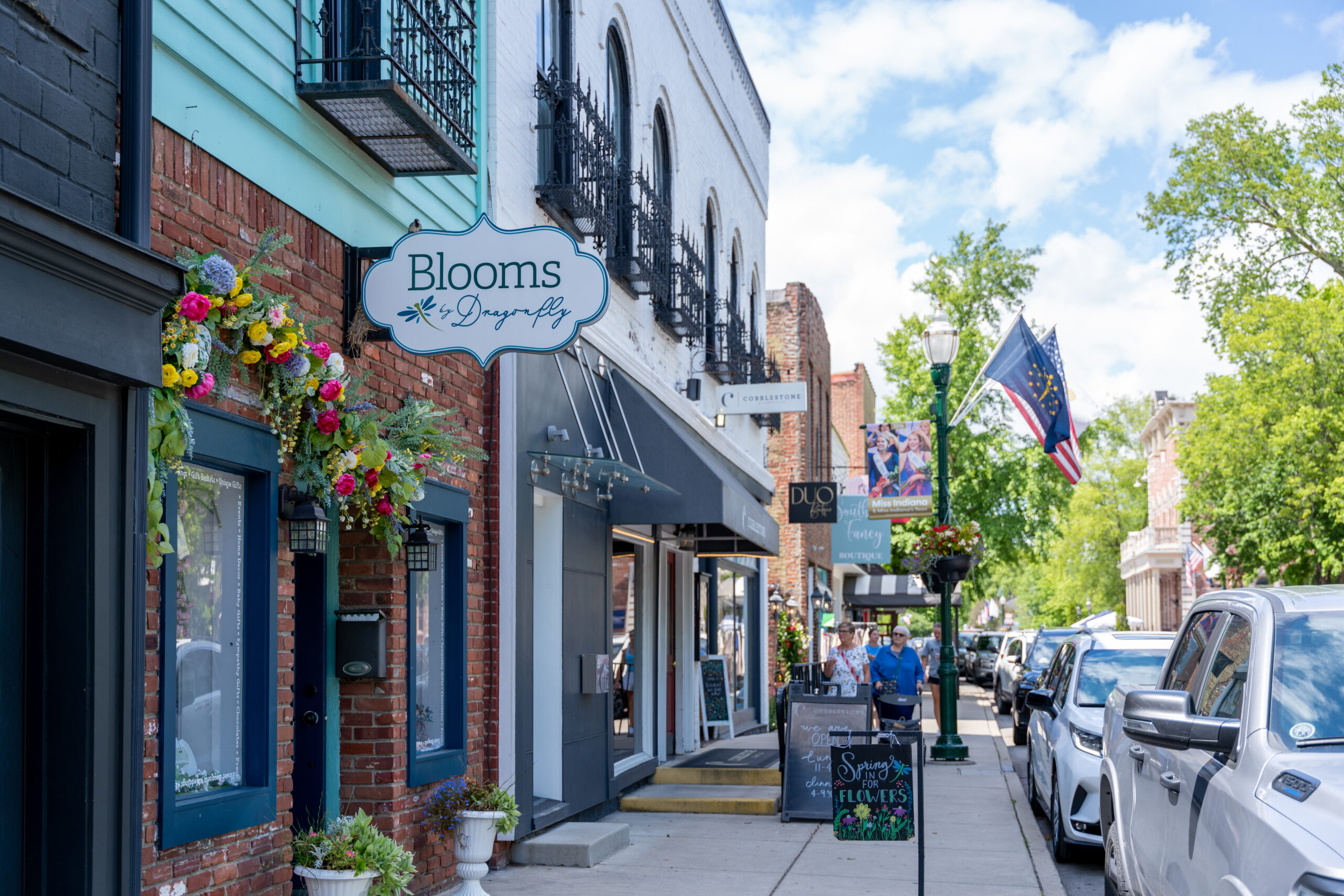 Picture of shops in downtown Zionsville, Indiana