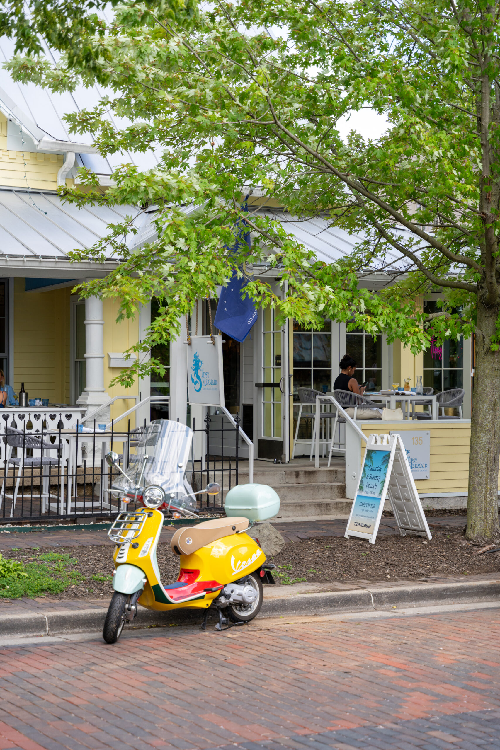 Exterior picture of a local restaurant on Main Street in Zionsville, Indiana